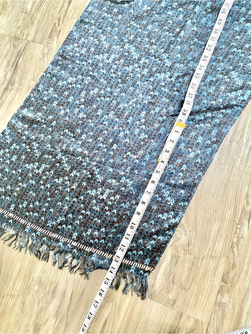 Dreamy silk scarf w metal detailing - Picture 8 of 10
